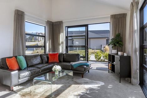 Photo of property in 33 Alps View Place, Lake Hayes, Queenstown, 9304
