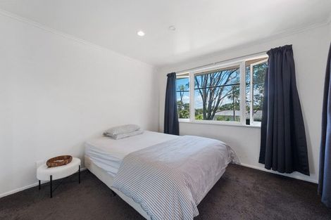 Photo of property in 60 Woodfern Crescent, Titirangi, Auckland, 0604