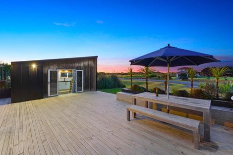 Photo of property in 47 Reay Mackay Grove, Waikawa Beach, Levin, 5573