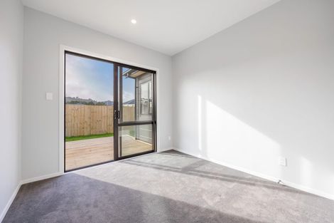 Photo of property in 15 Mcindoe Road, Kumeu, 0810