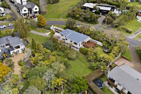 Photo of property in 29 Hebron Road, Waiake, Auckland, 0630