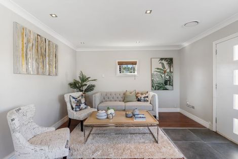 Photo of property in 14 Scarlet Oak Drive, Schnapper Rock, Auckland, 0632