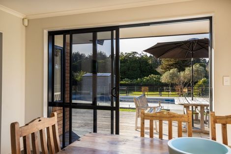 Photo of property in 395 Manutahi Road, Lepperton, New Plymouth, 4373