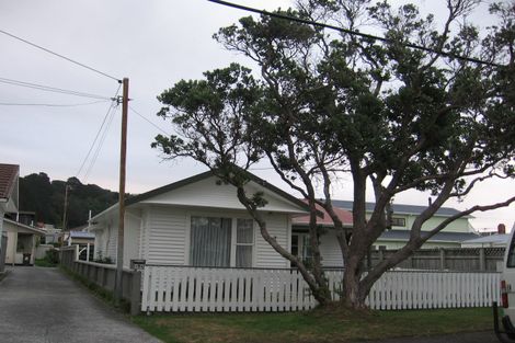 Photo of property in 16 Mantell Street, Seatoun, Wellington, 6022