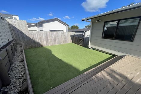 Photo of property in 95 Hobsonville Road, West Harbour, Auckland, 0618