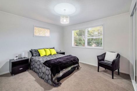 Photo of property in 17 Temuri Place, Glendene, Auckland, 0602