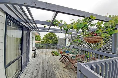 Photo of property in 16 Mallard Place, Unsworth Heights, Auckland, 0632