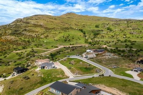 Photo of property in 1 Elk Place, Kelvin Heights, Queenstown, 9300