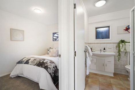 Photo of property in 154 Stapleford Crescent, Browns Bay, Auckland, 0630