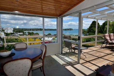 Photo of property in 20a Tindalls Bay Road, Tindalls Beach, Whangaparaoa, 0930