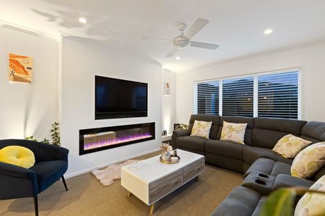 Photo of property in 25 Elizabeth Street, Orewa, 0931