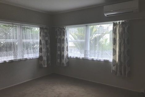 Photo of property in 1040 East Coast Road, Fairview Heights, Auckland, 0630