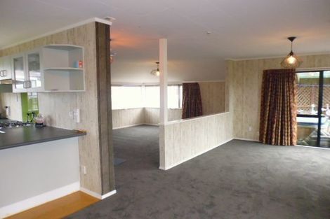 Photo of property in 4 Opurere Grove, Tirohanga, Lower Hutt, 5010