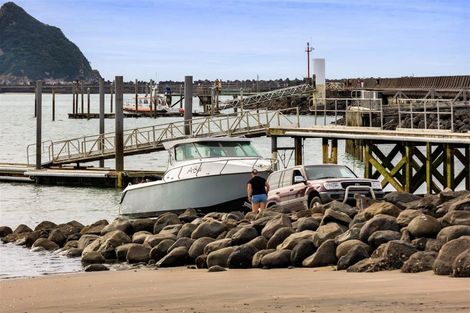 Photo of property in 38d Breakwater Road, Moturoa, New Plymouth, 4310