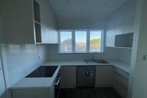 Photo of property in 141 Glenfield Road, Hillcrest, Auckland, 0626