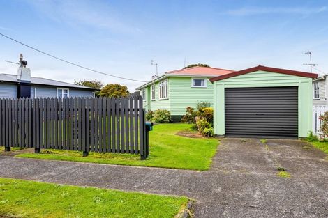 Photo of property in 10 Bone Crescent, Hawera, 4610