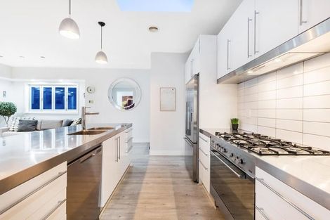 Photo of property in 22 Kowhai Street, Eastbourne, Lower Hutt, 5013