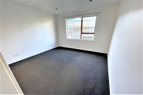 Photo of property in 19 Crompton Road, Massey, Auckland, 0614