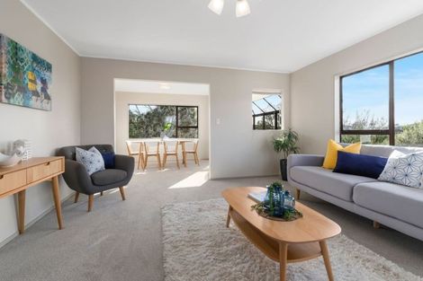 Photo of property in 1/2 Leith Way, Rothesay Bay, Auckland, 0630