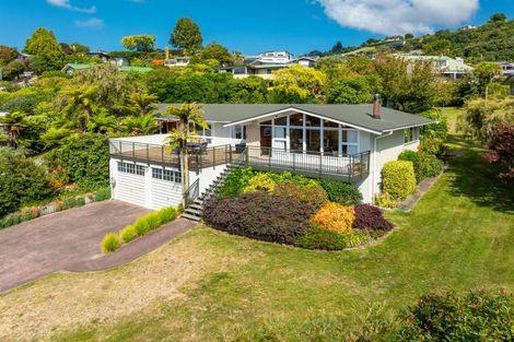 Photo of property in 8 Earle Place, Acacia Bay, Taupo, 3330