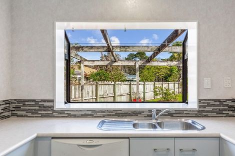 Photo of property in 37 Waimoko Glen, Swanson, Auckland, 0612