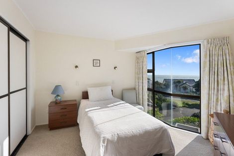 Photo of property in 18 Ara Kuaka, Waikanae Beach, Waikanae, 5036