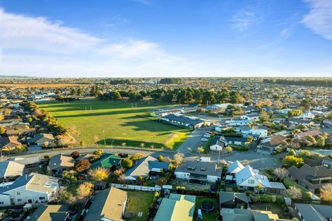 Photo of property in 33 Broadhaven Avenue, Parklands, Christchurch, 8083