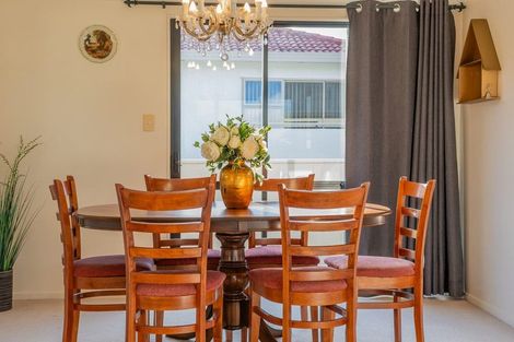 Photo of property in 22 Hogarth Rise, West Harbour, Auckland, 0618