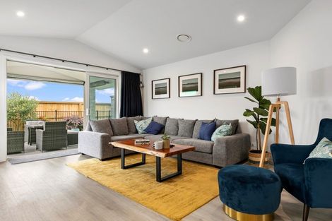 Photo of property in 34 Hiria Crescent, Papamoa Beach, Papamoa, 3118