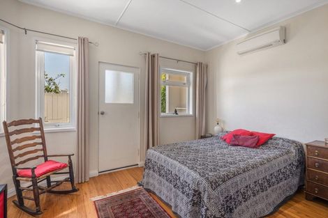 Photo of property in 47 Melbourne Road, Island Bay, Wellington, 6023