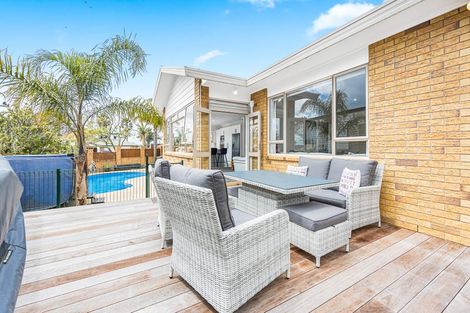 Photo of property in 30 Vermeer Place, West Harbour, Auckland, 0618