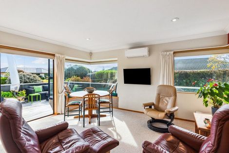 Photo of property in 11 Barrett Drive, Waikanae Beach, Waikanae, 5036