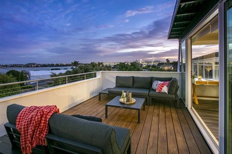 Photo of property in 1/111 Sylvan Avenue, Northcote, Auckland, 0627