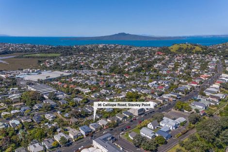 Photo of property in 96 Calliope Road, Stanley Point, Auckland, 0624