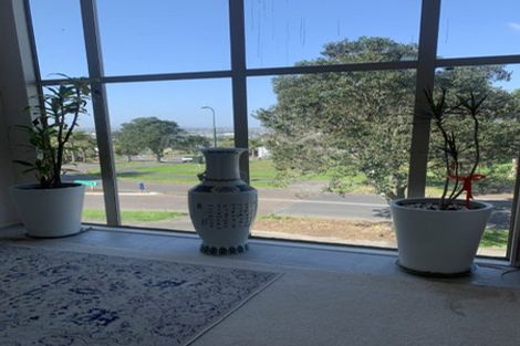 Photo of property in 26 San Bernadino Drive, Henderson, Auckland, 0612