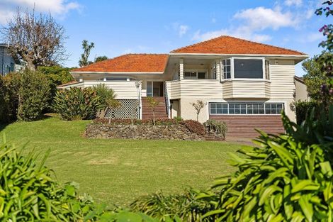 Photo of property in 42 Evelyn Road, Cockle Bay, Auckland, 2014