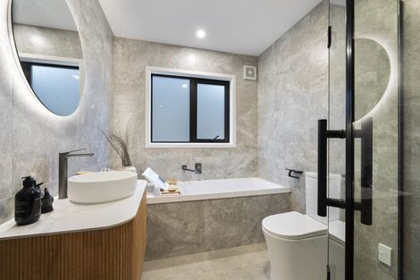 Photo of property in 69b Chivalry Road, Glenfield, Auckland, 0629