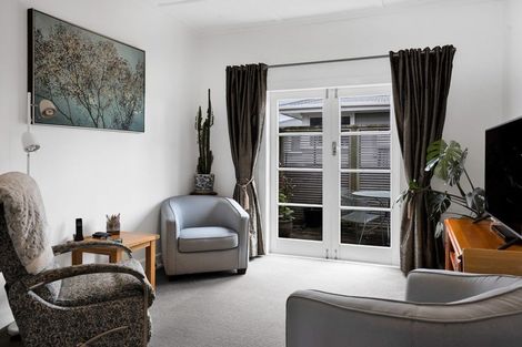 Photo of property in 15b Atiawa Street, Glen Avon, New Plymouth, 4312