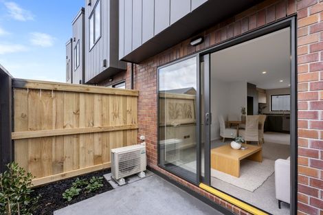 Photo of property in 2/5 Vesty Avenue, Hillcrest, Hamilton, 3216