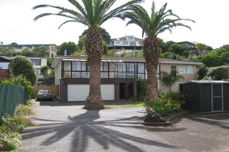 Photo of property in 29 Manly Esplanade, Browns Bay, Auckland, 0630