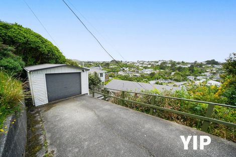 Photo of property in 139 Ruskin Road, Newlands, Wellington, 6037