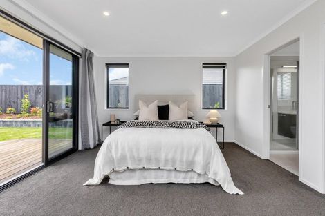 Photo of property in 25 Kitemaunga Avenue, One Tree Point, 0118