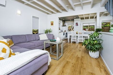 Photo of property in 2/813 East Coast Road, Northcross, Auckland, 0630