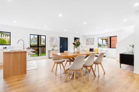 Photo of property in 87c Lynwood Road, New Lynn, Auckland, 0600