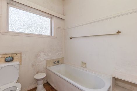 Photo of property in 47 Queenwood Road, Levin, 5510