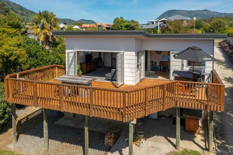 Photo of property in 11 Ranui Street, Waikawa, Picton, 7220