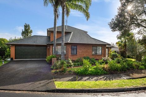 Photo of property in 17 Ryehill Close, New Lynn, Auckland, 0600