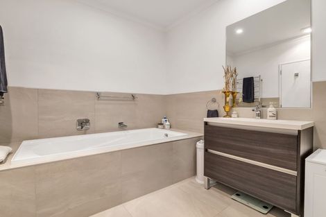 Photo of property in 18 Owen Chapman Drive, Red Beach, 0932