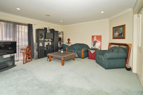 Photo of property in 17 Highgrove Drive, Grandview Heights, Hamilton, 3200