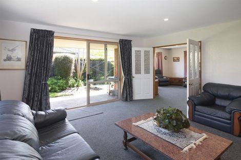 Photo of property in 25 Chesterfield Mews, Russley, Christchurch, 8042